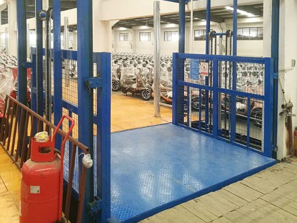 夏季如何預(yù)防升降機支桿腐蝕生銹？